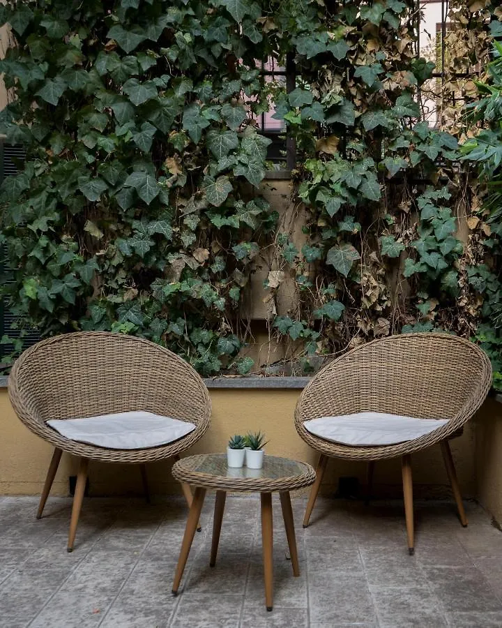 Cozy And Modern Apartment Brera Milan Italy